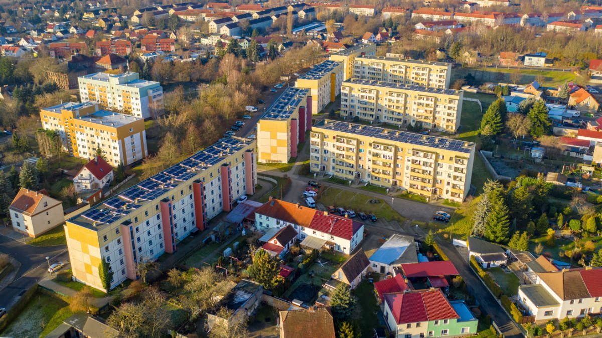 NRG Projekt photovoltaik solaranlagen aufdachanlagen dachanlagen berlin brandenburg plattenbau
