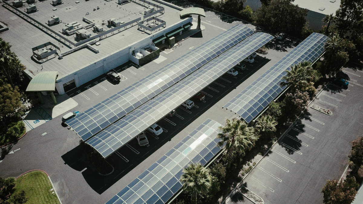 NRG Projekt photovoltaik solaranlage supermarkt verbrauchermarkt berlin brandenburg pv parkplatz